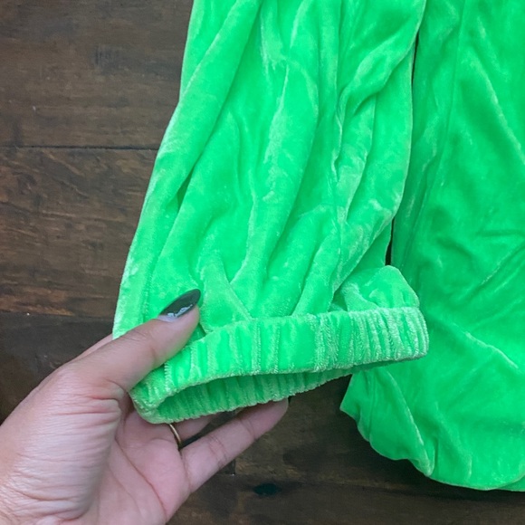 Adult Grinch Costume - Red and Green - Picture 8 of 11